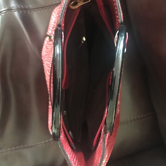 New Hangbag - Picture 2 of 2